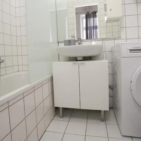 Ferienwohnung Downtown Bliss Modern Retreat With Free Parking And Fast Internet 600 Mbits Wien Exterior foto