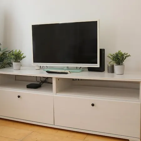 Ferienwohnung Downtown Bliss Modern Retreat With Free Parking And Fast Internet 600 Mbits Wien Exterior foto